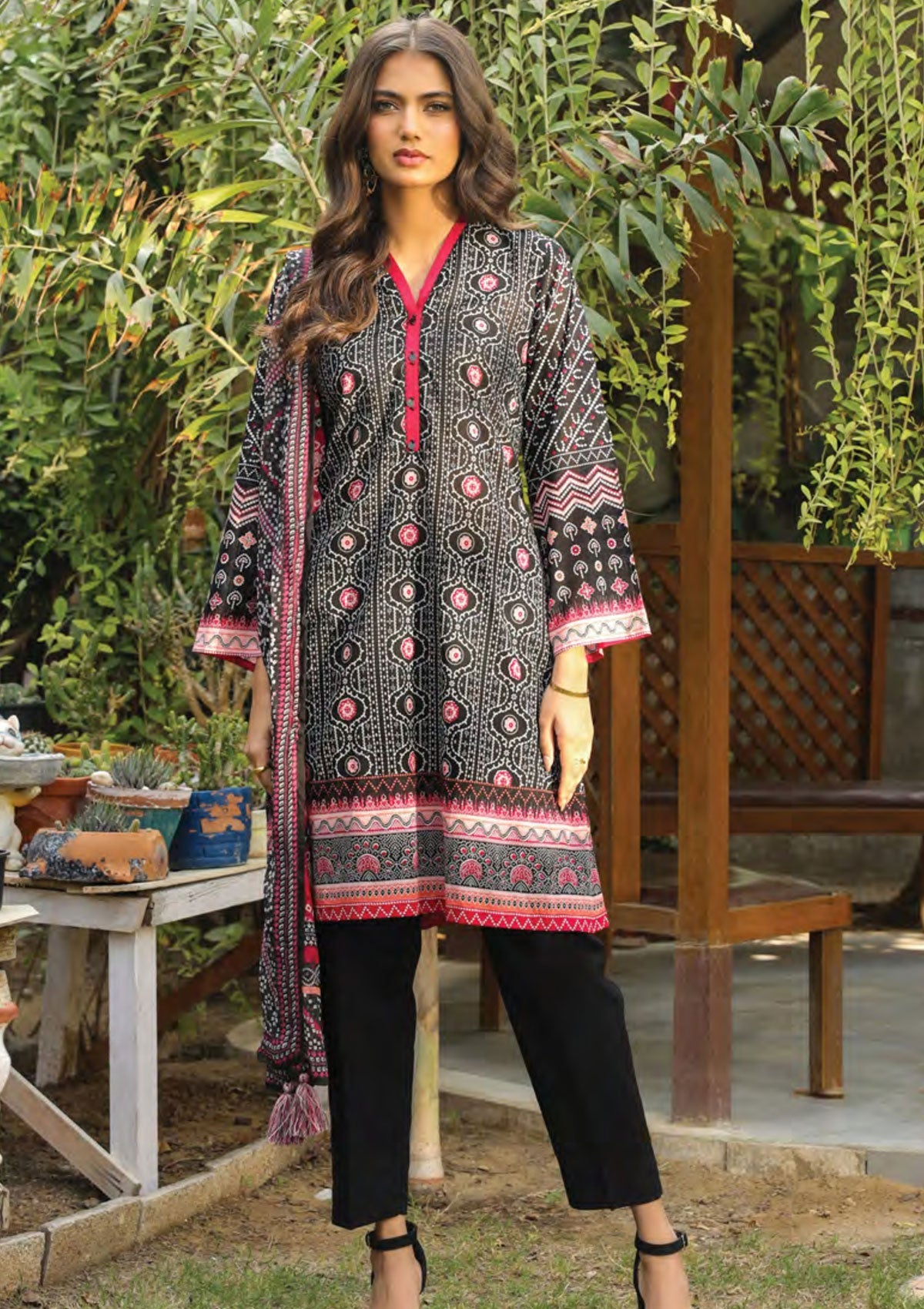 Lawn Collection - Lakhany - Komal Prints - LG-RL-0002-A