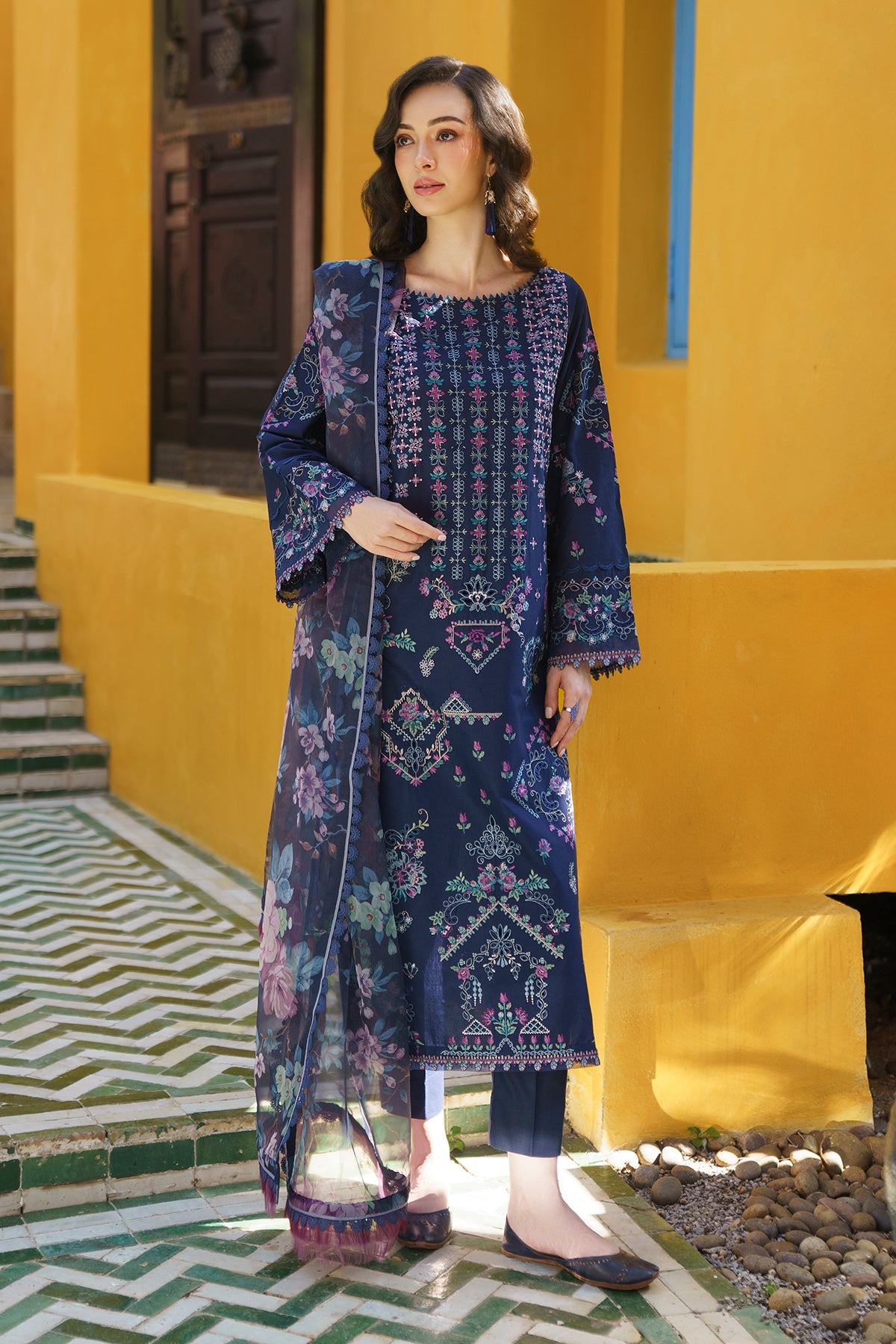 EMBROIDERED LAWN UF-570