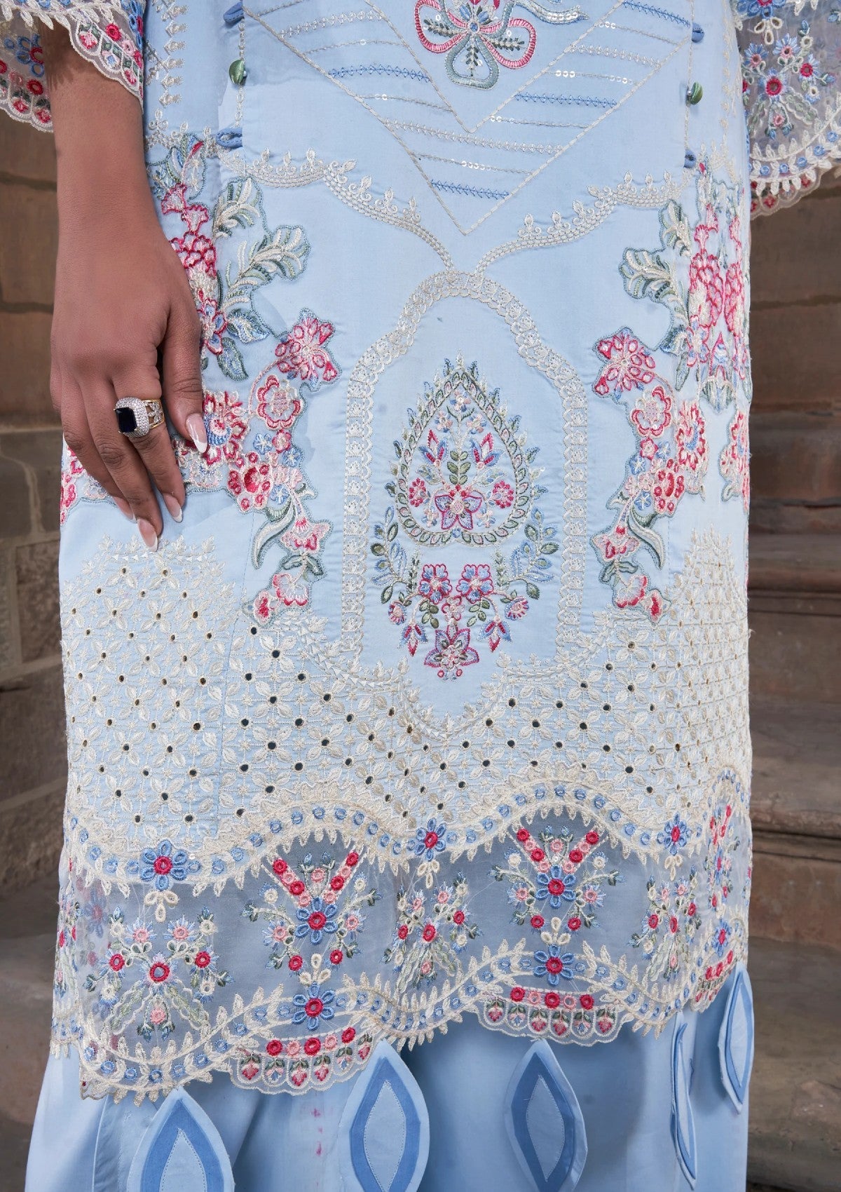 Lawn - Atiya Irfan - Preet - VAILA BLUE